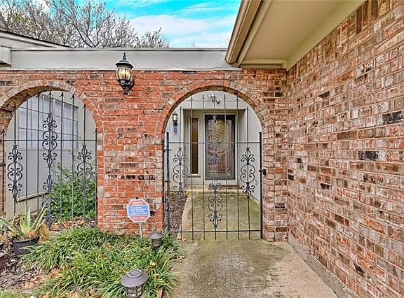 3rd image of 3815 Glenbrook Dr