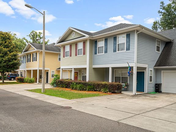 2nd image of 2930 NW 6th Terrace Oaks #2913