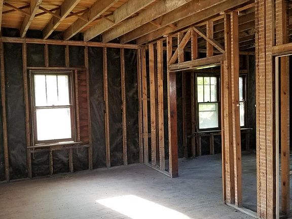 4th image of 44 Water St