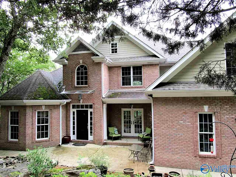 4015 High Mountain Rd NE — Photo 2