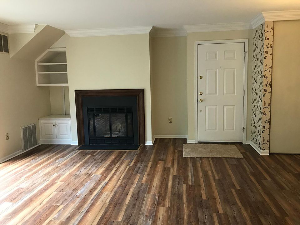 Living room w/FP