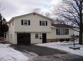 15 Charlene Dr, Rochester, NY 14606