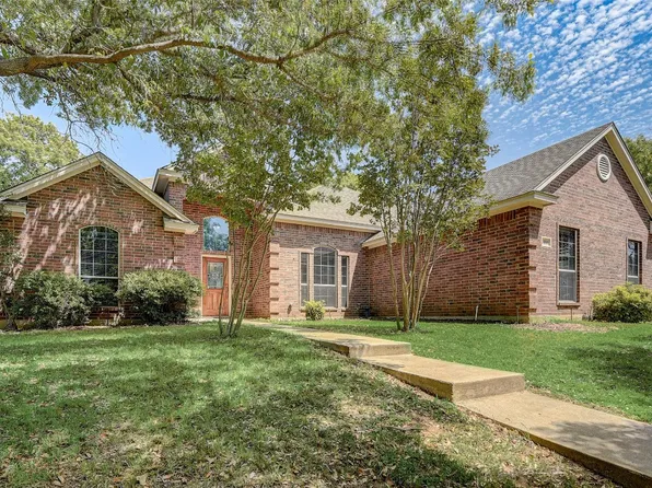 1800 Spinnaker Ln, Azle, TX 76020