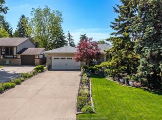 12139 Papineau Ct, Tecumseh, ON N8N3B5