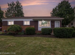 33639 Newport Dr, Sterling Heights, MI 48310