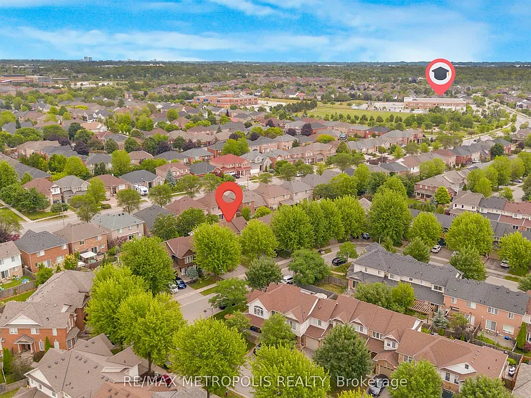 2420 Baintree Cres — Photo 4
