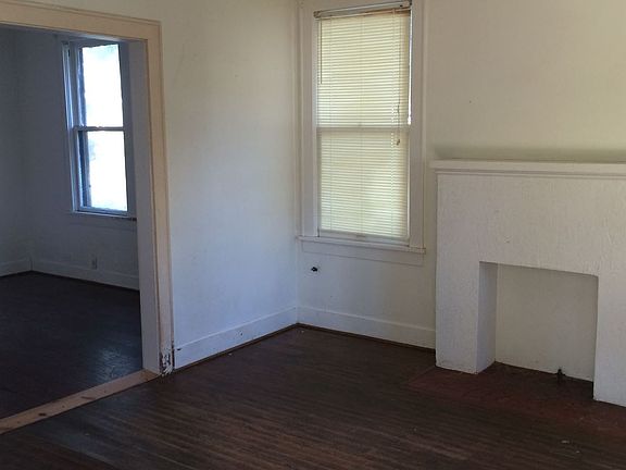 3rd image of 1322 Montgomery Ln