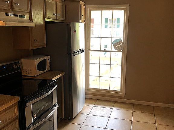 3rd image of 416 N Pierce St APT 33