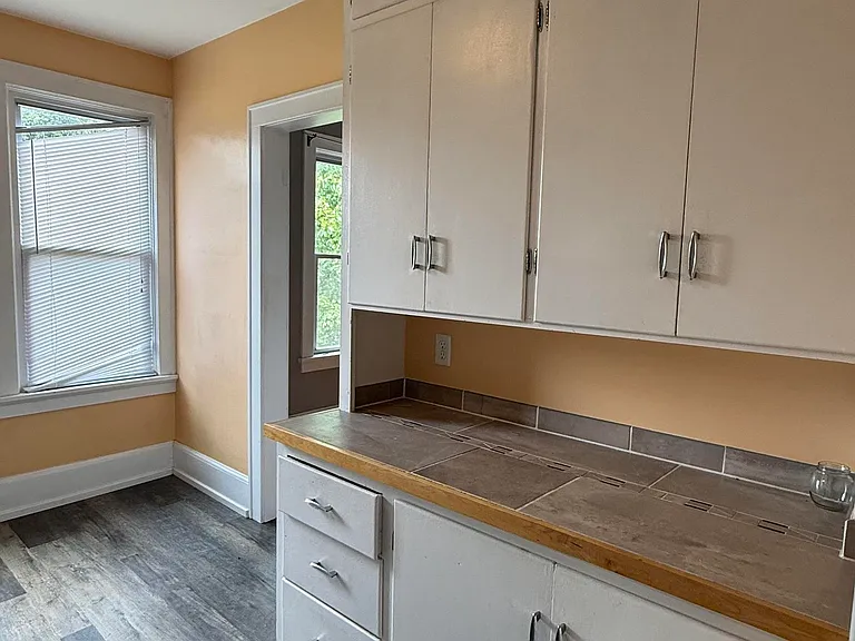 1369 Main St #1/2 — Photo 7