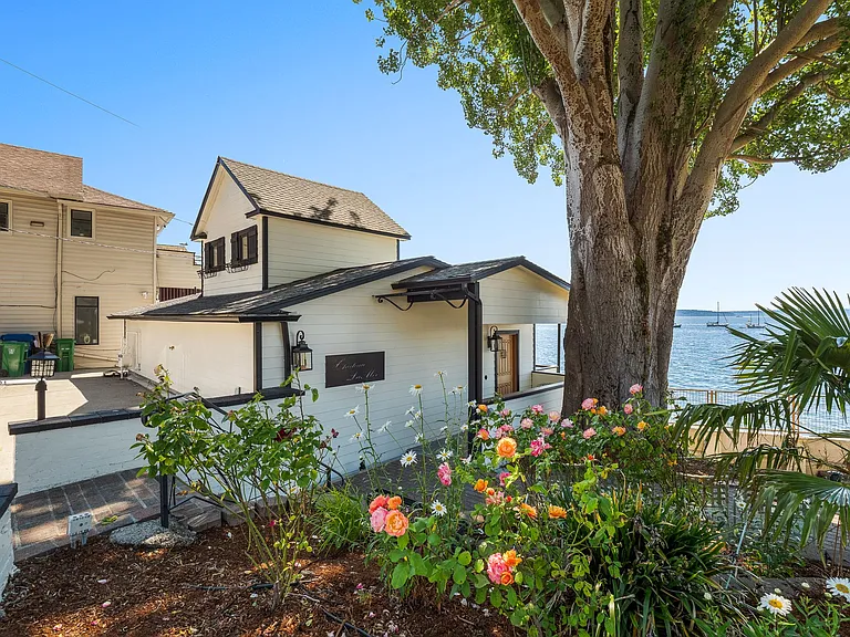 4701 Beach Dr SW — Photo 32