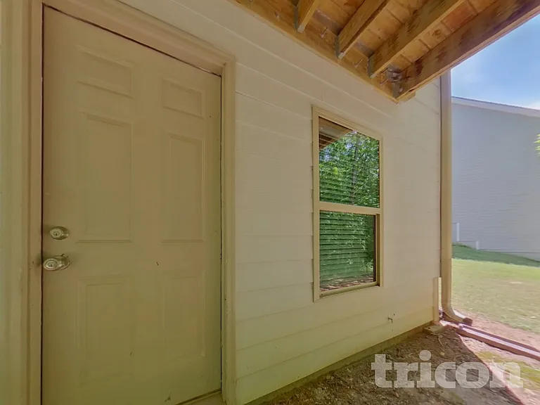 333 Daffodil Dr — Photo 16