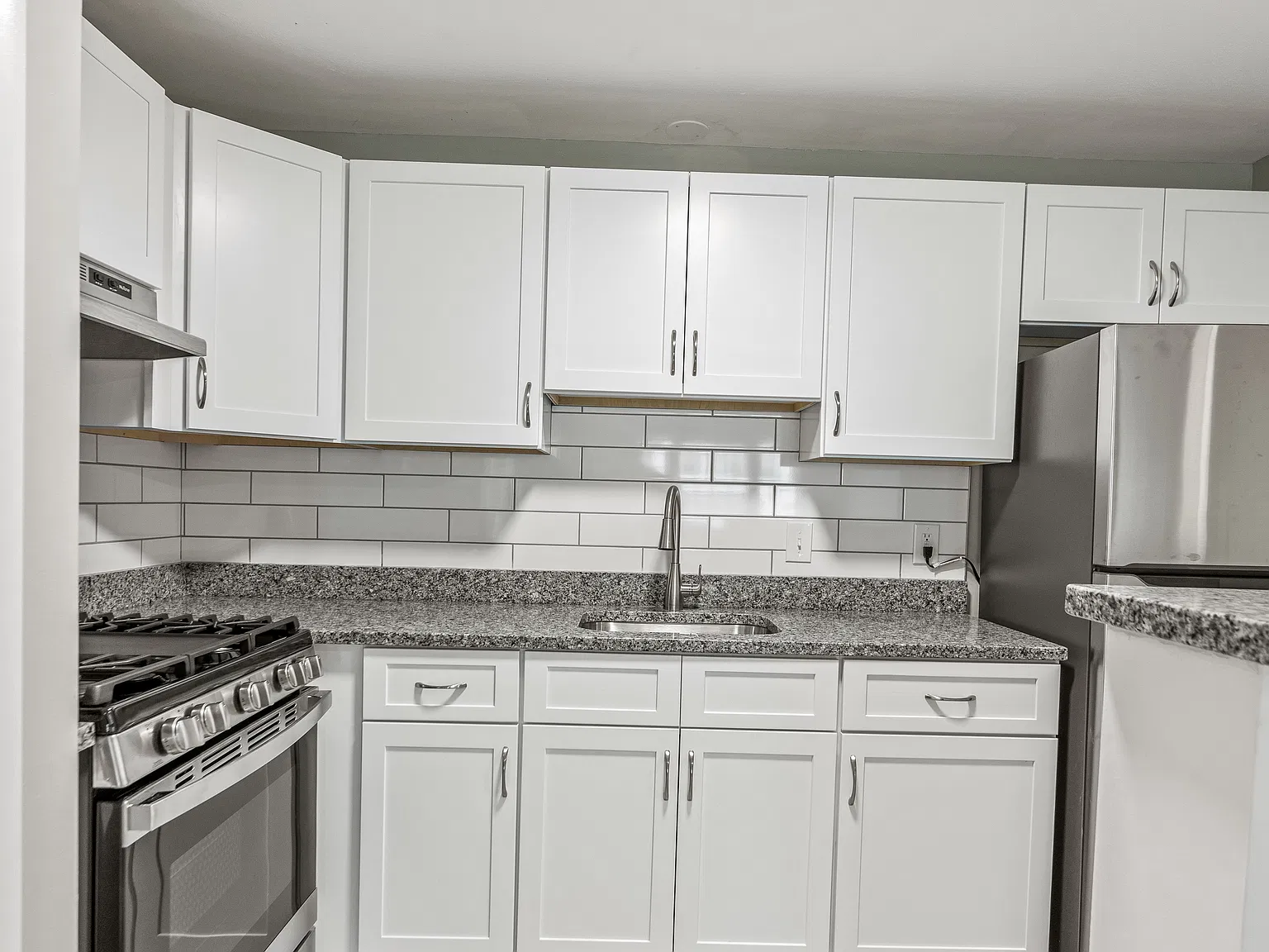 2 bed, 1000 sqft, $2,400 — Photo 2