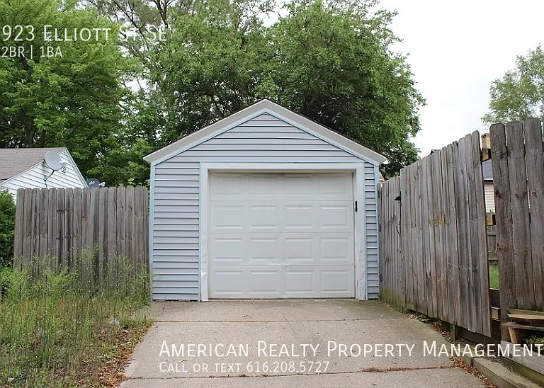 923 Elliott St SE — Photo 14
