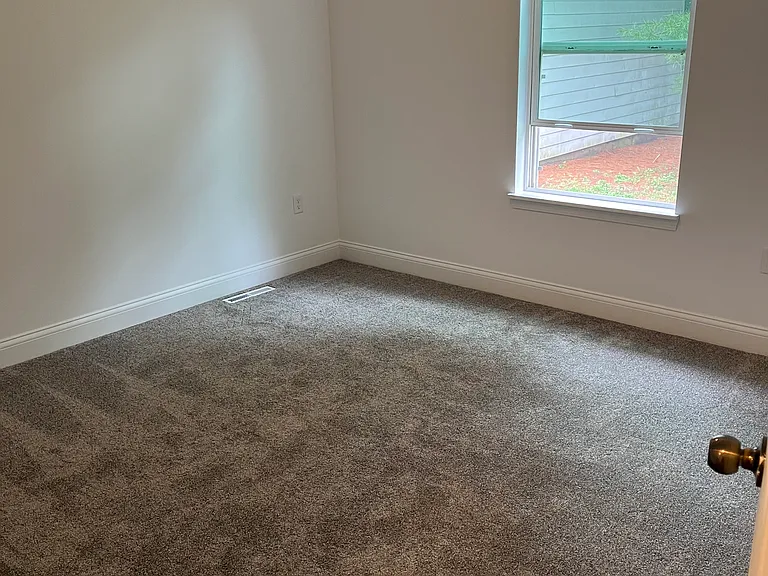 1209 Fessenden Ave — Photo 9