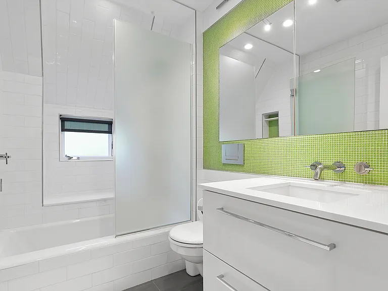 202 Halsey St — Photo 18