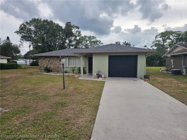 220 Sparrow Ave, Sebring, FL 33870