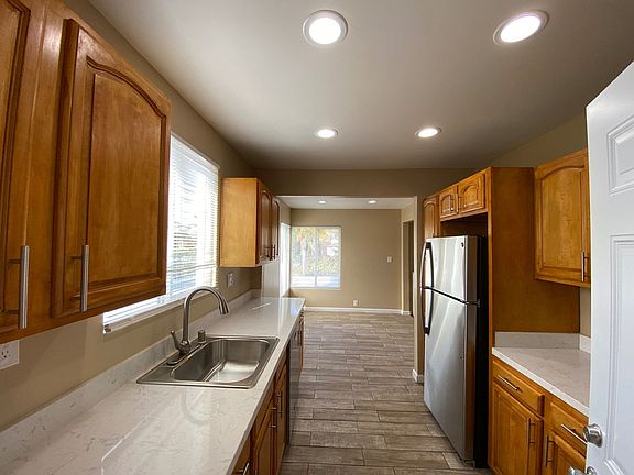 3rd image of 2772 Madera Ave #2770