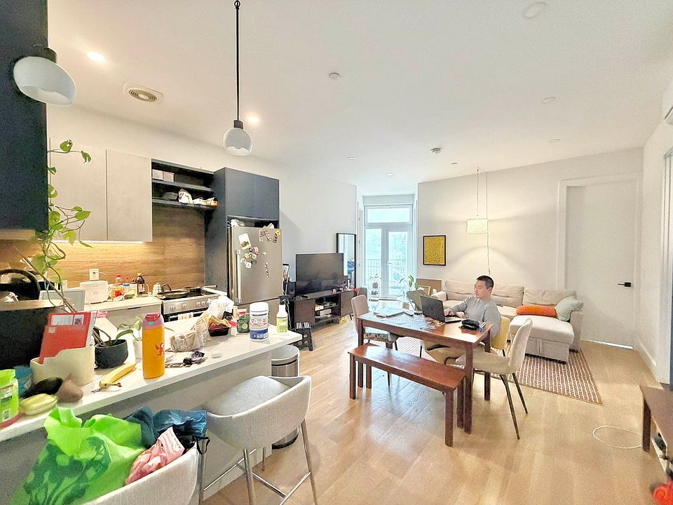 1st image of 391 Meeker Ave APT 3B