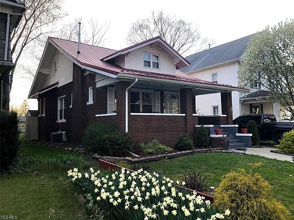 2nd image of 636 Tuscarawas Ave NW