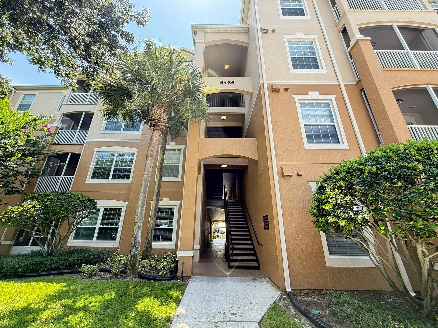 Perfect Apartment Waiting For You! Fully Furnished! — Photo 1