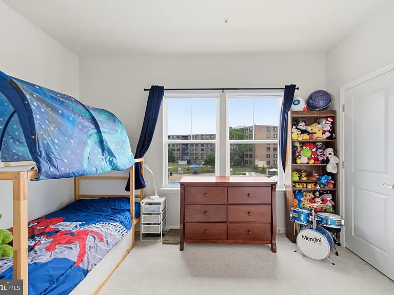 3469 Carnaby St — Photo 25