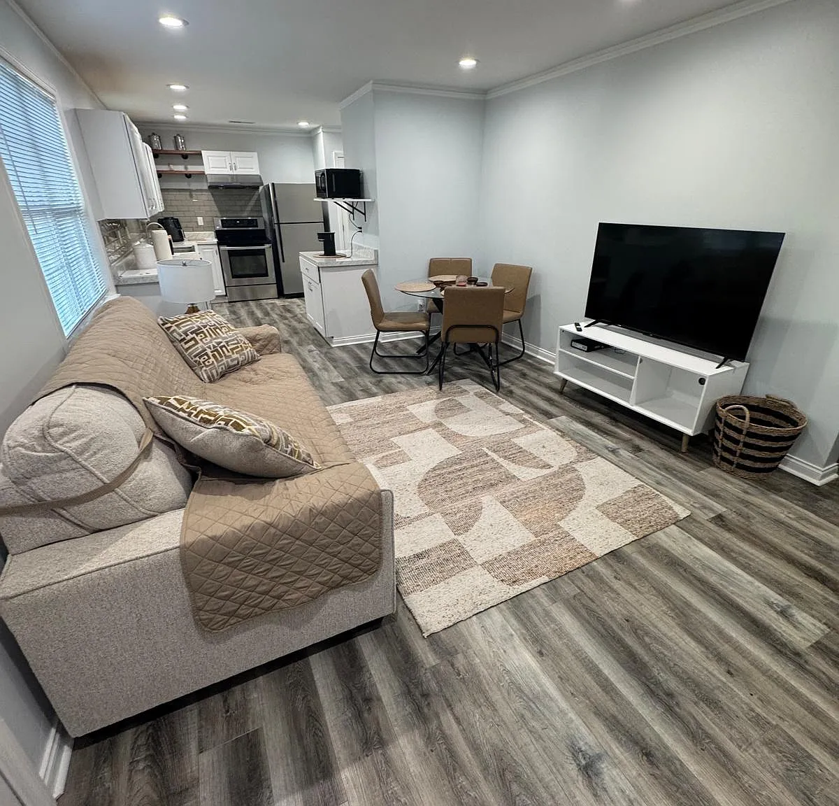 3 bed, 1150 sqft, $1,950 — Photo 2