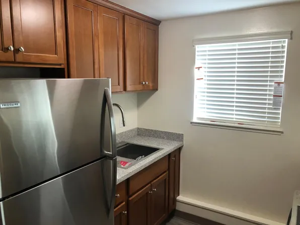 1330 Creekside Dr, Walnut Creek, CA 94596