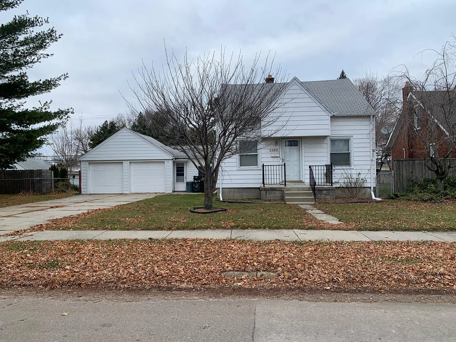 7389 McKinley St photo 1