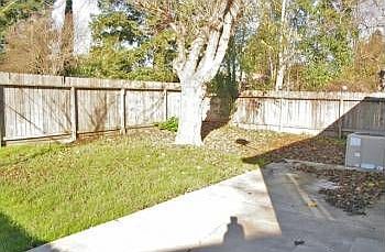 3rd image of 3423 Montclaire St