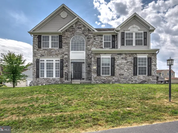 1030 Cranberry Ln W, York, PA 17402