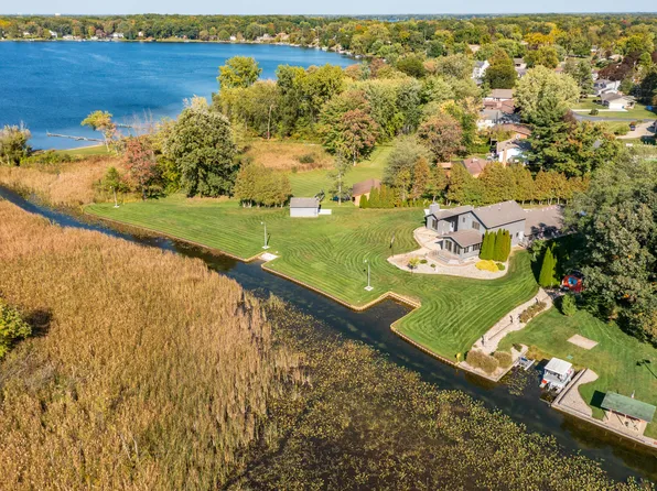 1149 Panama St, Portage, MI 49002