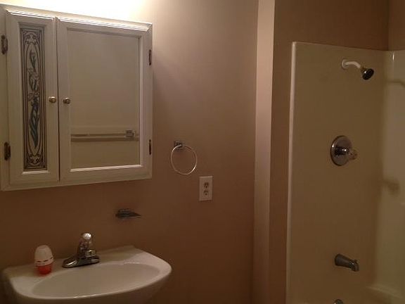 4th image of 707 Rockwood Dr
