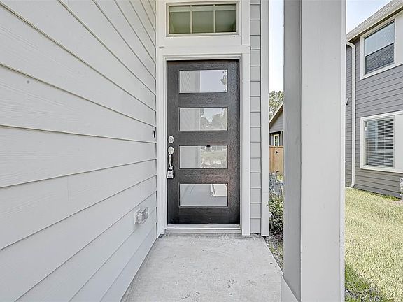 3rd image of 580 Long Leaf Pine Dr