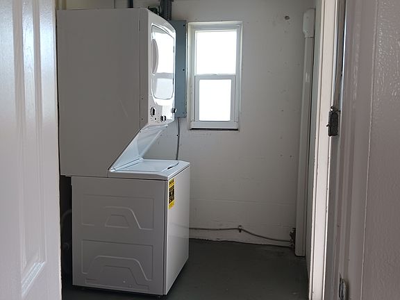 Laundry room with new w/d