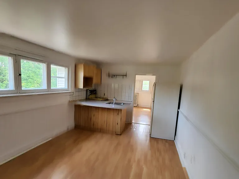 17 Alexander St #5 — Photo 2