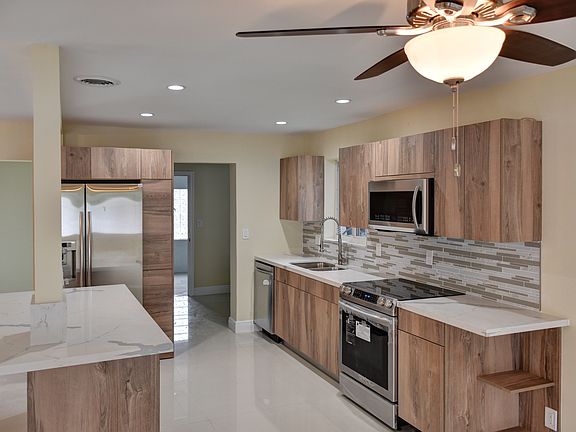 4th image of 2155 NE 57th St