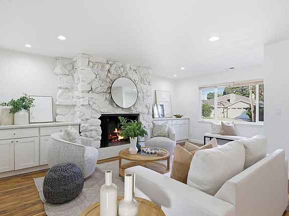 5th image of 3170 Acorn Way