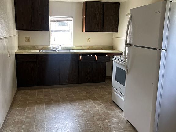 5th image of 2095 Holly St #3