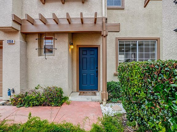 3rd image of 2259 Lenox Pl
