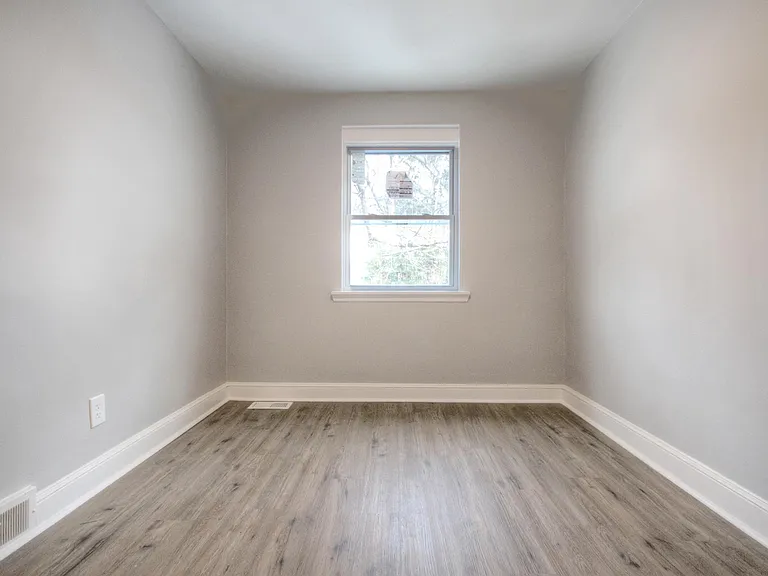 1327 Jackson St — Photo 7