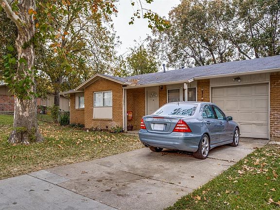 3rd image of 1503 E Lovers Ln