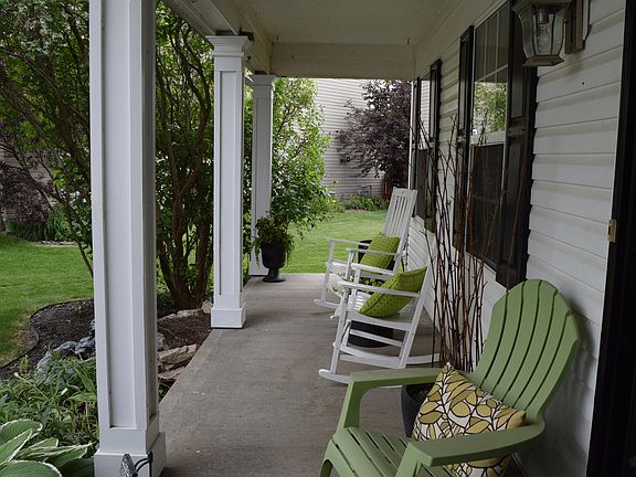3rd image of 20 Candlewood Ct