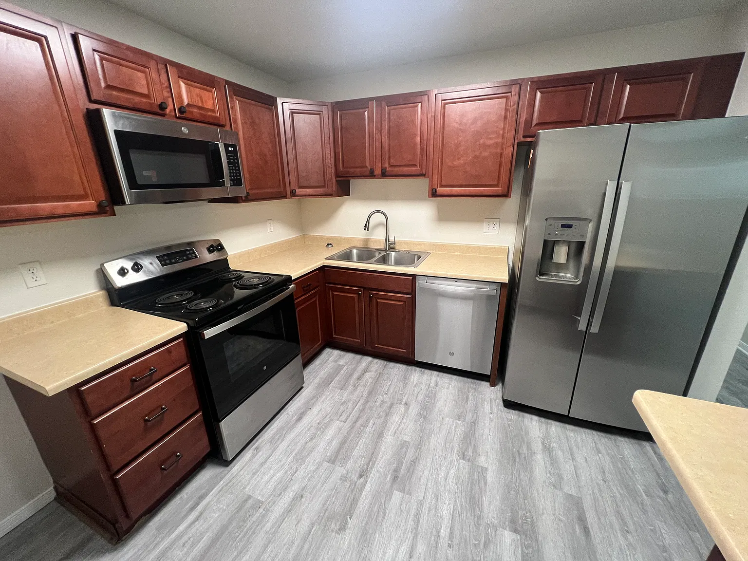 3 bed, 1277 sqft, $1,995 — Photo 4