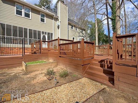 3rd image of 125 Creekside Trl