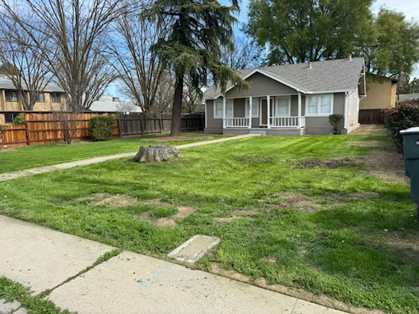 720 Ward Ave photo 1