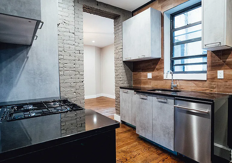 206 Scholes St #9 — Photo 7