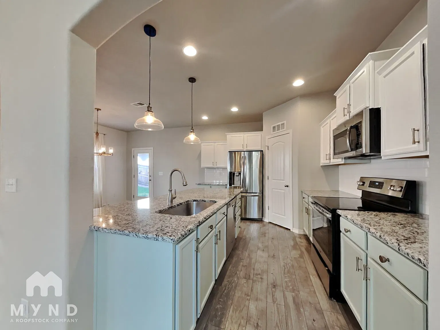 3 bed, 2.5 bath, 2759 sqft, $2,825 — Photo 3