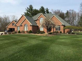 2280 Ridgemoor Ct, Burton, MI 48509