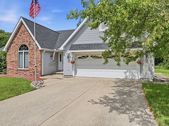 2nd image of 2160 Park Cir