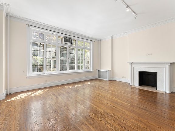 3rd image of 119 E 64th St APT 3A